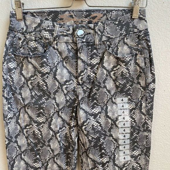 Seven7 Tummyless slimming control high rise jeans snake skin size 4 - Picture 4 of 9